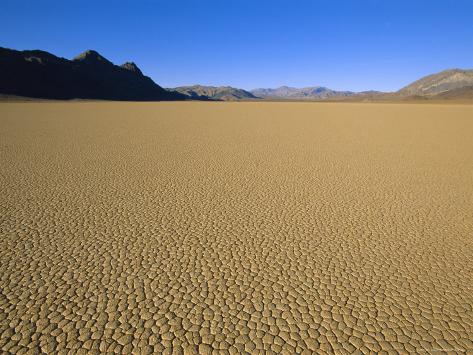 http://imgc.allpostersimages.com/images/P-473-488-90/22/2273/FPBID00Z/posters/gavin-hellier-cracked-mud-flats-death-valley-national-park-california-usa.jpg