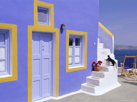 gavin-hellier-colourful-house-in-thira-t