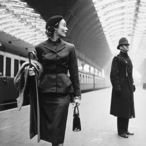 Victoria Station, London Premium Poster