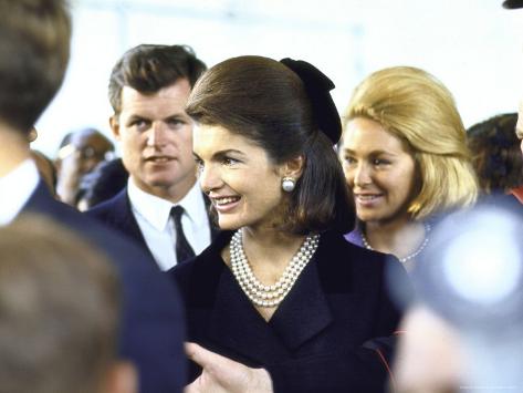 henry-groskinsky-jackie-kennedy-brother-in-law-ted-kennedy-and-his-wife-joan-in-crowd-during-visit-of-pope-paul-vi.jpg