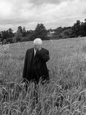 robert frost poet icon legend Poet: robert frost whose woods these are i think i know his house is in the village though he will not see me stopping here to watch his woods fill up with snow. robert frost poet icon legend Poet: robert frost whose woods these are i think i know his house is in the village though he will not see me stopping here to watch his woods fill up with snow.