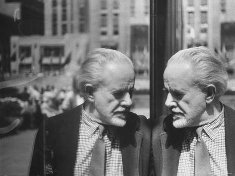 gordon-parks-mark-tobey-looking-at-his-r