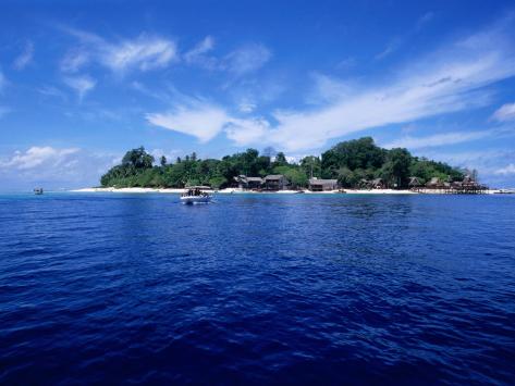 michael-aw-island-from-sea-pulau-sipadan-sabah-malaysia.jpg
