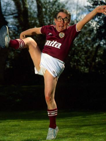 ronnie-corbett-in-hearts-football-strip-