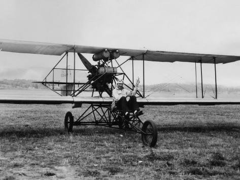 pusher-airplane-1910.jpg