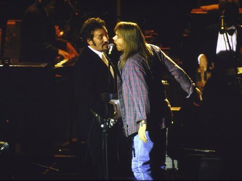 musicians-bruce-springsteen-and-axl-rose