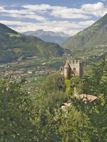 brunnenburg castle italy