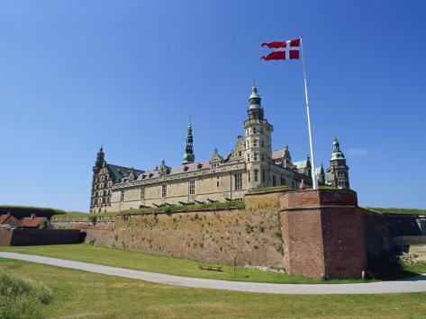 http://imgc.allpostersimages.com/images/P-473-488-90/38/3831/XQ4YF00Z/poster/harding-robert-kronborg-castle-helsingor-hamlet-s-castle-denmark-scandinavia.jpg