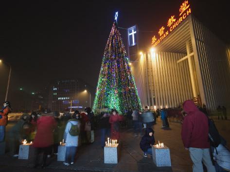 kober-christian-christmas-tree-and-decorations-at-a-christian-church