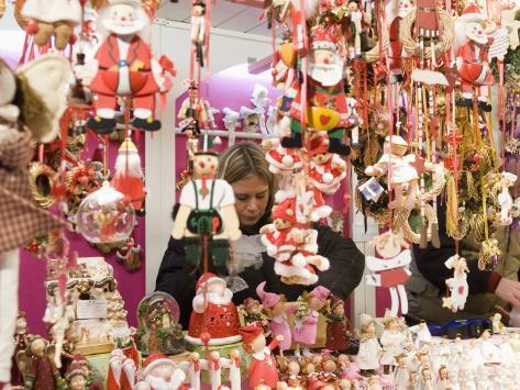 Vendors at Christmas Decorations Stall, Christkindlmarkt at ...