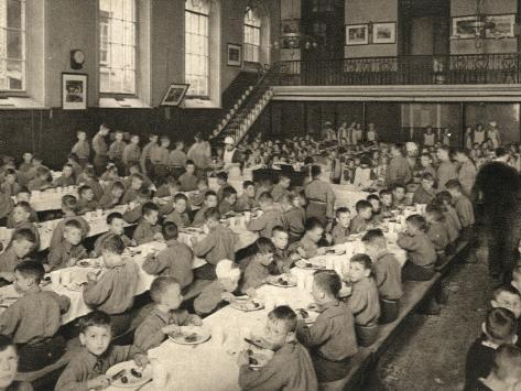 http://imgc.allpostersimages.com/images/P-473-488-90/46/4620/KXMFG00Z/posters/peter-higginbotham-dining-hall-alexandra-orphanage-haverstock-hill-london.jpg