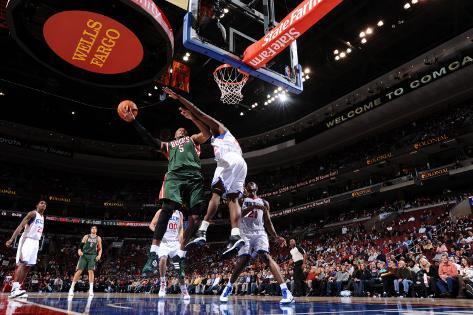 http://imgc.allpostersimages.com/images/P-473-488-90/52/5261/ITLZG00Z/posters/jesse-d-garrabrant-milwaukee-bucks-v-philadelphia-76ers-corey-maggette-and-elton-brand.jpg