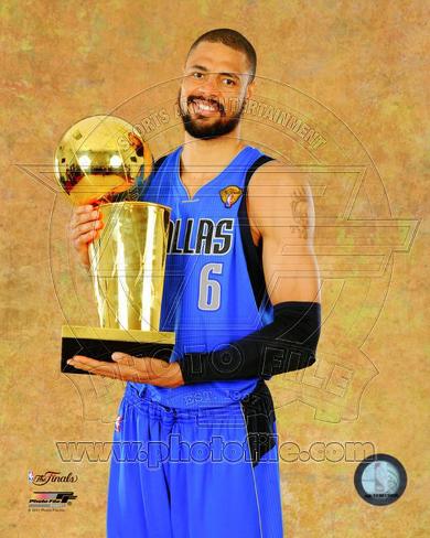 tyson-chandler-with-the-2011-nba-championship-trophy-game-6-of-the-2011-nba-finals.jpg