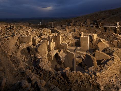 vincent-j-musi-pillars-stand-at-gobekli-tepe-the-oldest-known-temple.jpg