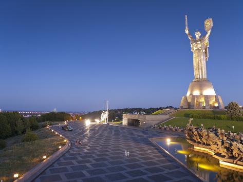 graham-lawrence-rodina-mat-statue-and-the-great-patriotic-war-museum-kiev-ukraine-europe.jpg