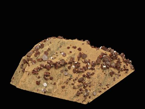 Prospecteurs Fossiles descloizite-vanadinite cristaux a mibladen Ahouli et ailleurs suivez Blad jusqu'a la mine Scientifica-vanadinite-mibladen-morocco-specimen-courtesy-jmu-mineral-museum