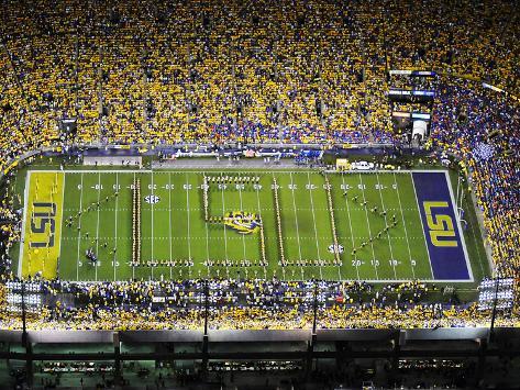 Louisiana State University - Band Spells LSU on the Field at Tiger Stadium Foto bij 0