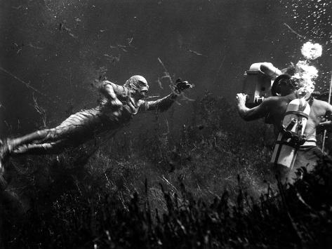 http://imgc.allpostersimages.com/images/P-473-488-90/67/6719/JPLA100Z/posters/creature-from-the-black-lagoon-shooting-underwater-scene-1954.jpg