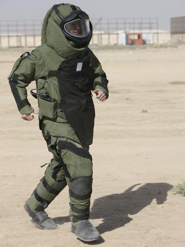 stocktrek-images-a-u-s-marine-tries-running-in-a-bomb-suit.jpg