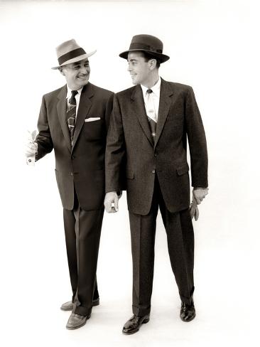 1950s-two-men-salesman-businessman-business-suit-tie-hat-walking-talking-side-by-side.jpg (366×488)