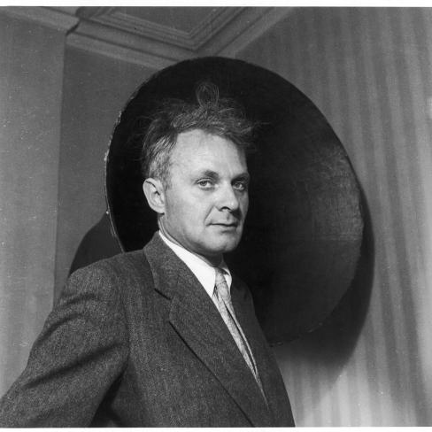 stephen spender Biography sir stephen harold spender (1909–1995), english poet, translator, literary critic and editor, was born in london and educated at the university of oxford, where he first became associated with such other outspoken british literary figures as w h auden, christopher isherwood, c day lewis and louis macneice. stephen spender Biography sir stephen harold spender (1909–1995), english poet, translator, literary critic and editor, was born in london and educated at the university of oxford, where he first became associated with such other outspoken british literary figures as w h auden, christopher isherwood, c day lewis and louis macneice.