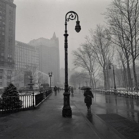henri-silberman-under-lamp-post-in-rain-brooklyn-heights.jpg