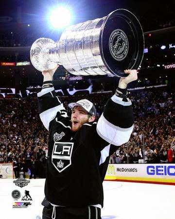 la-kings-jonathan-quick-with-the-stanley-cup-game-5-of-the-2014-stanley-cup-finals_u-L-F6H4NV0.jpg