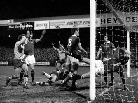 norwich-vs-manchester-united-1-0-january-1975.jpg