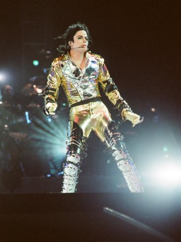 michael-jackson-on-stage-in-prague-september-8-1996.jpg