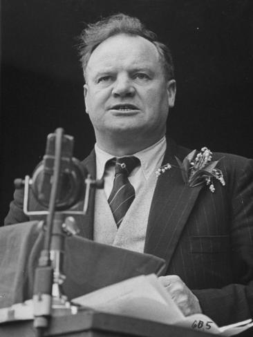 maurice-thorez-speaking-during-may-day-rally.jpg