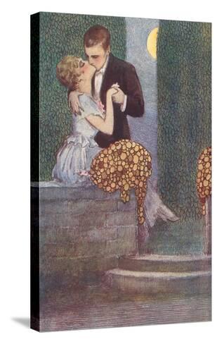 Couple Kissing In The Moonlight Posters Allposters Com Couple Kissing In The Moonlight Posters Allposters Com