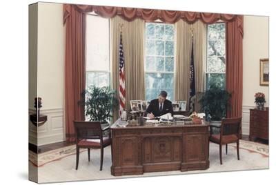 President Reagan Working At His Desk In The Oval Office July 15