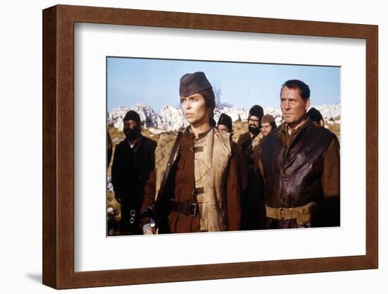 10 FROM NAVARONE, 1978 directed by GUY HAMILTON with Barbara Bach and Robert Shaw (photo)-null-Framed Photo