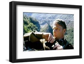 10 FROM NAVARONE, 1978 directed by GUY HAMILTON with Edward Fox (photo)-null-Framed Photo