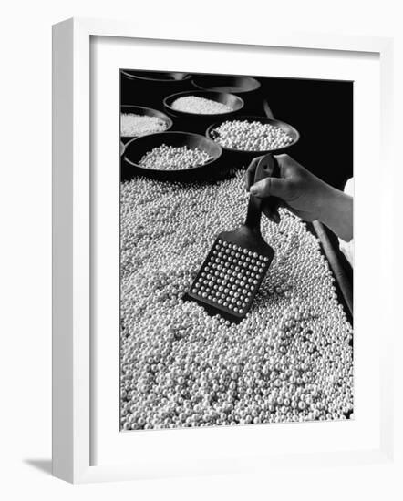 100 Pearls Being Counted at a Time Using Device at Factory-Alfred Eisenstaedt-Framed Photographic Print