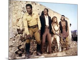 100 RIFLES, 1969 directed by TOM GRIES with Jim Brown, Burt Reynolds and Raquel Welch (photo)-null-Mounted Photo