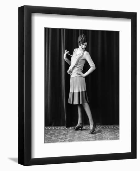 1920s FLAPPER WOMAN POSING HAND ON HIP HOLDING STRING OF PEARLS STRETCHING LEG CHECKING HOSIERY...-Panoramic Images-Framed Photographic Print