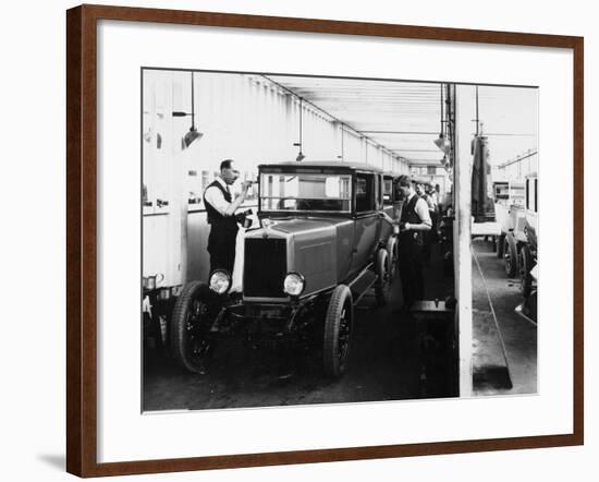 1928 Morris Cowley Saloon Paint Shop, C1928-null-Framed Photographic Print