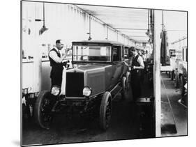 1928 Morris Cowley Saloon Paint Shop, C1928-null-Mounted Photographic Print