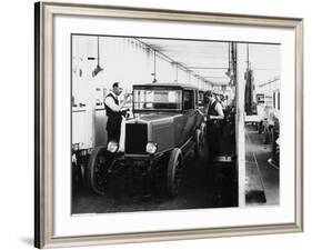 1928 Morris Cowley Saloon Paint Shop, C1928-null-Framed Photographic Print