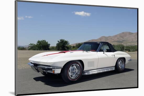 1967 Chevrolet Corvette CV 427-S. Clay-Mounted Photographic Print