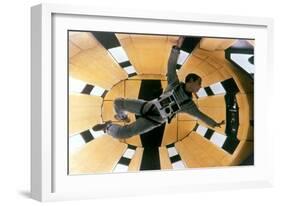 2001 a Space Odyssey Directed by Stanley Kubrick Avec Gary Lockwood-null-Framed Photo