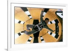 2001 a Space Odyssey Directed by Stanley Kubrick Avec Gary Lockwood-null-Framed Photo