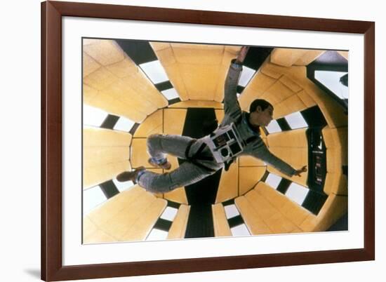 2001 a Space Odyssey Directed by Stanley Kubrick Avec Gary Lockwood-null-Framed Photo