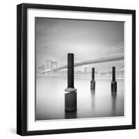 3 Postes en Brooklyn Bridge-Moises Levy-Framed Photographic Print