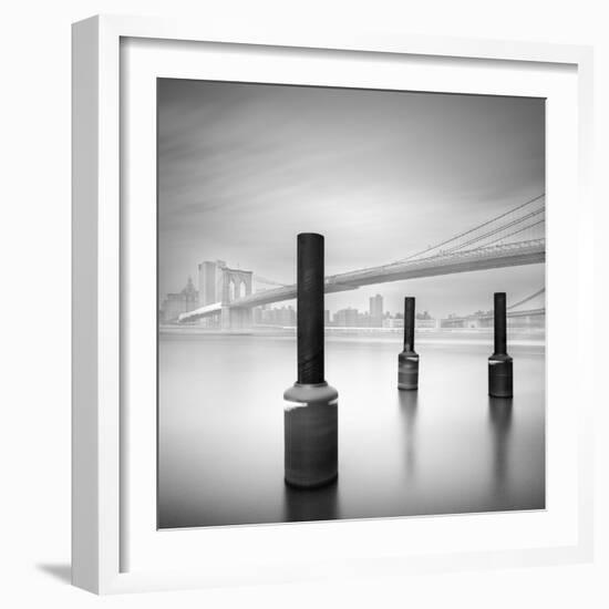 3 Postes en Brooklyn Bridge-Moises Levy-Framed Photographic Print