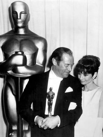 https://imgc.allpostersimages.com/img/posters/37th-annual-academy-award-1964-audrey-hepburn-with-rex-harrison-for-my-fair-lady_u-L-Q10TB0A0.jpg?artPerspective=n