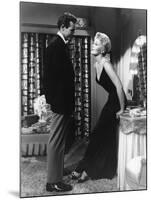 5 AGAINST THE HOUSE, 1955 directed by PHIL KARLSON with Guy Madison and Kim Novak (b/w photo)-null-Mounted Photo