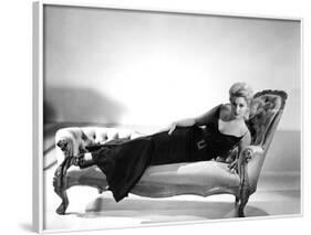 5 AGAINST THE HOUSE, 1955 directed by PHIL KARLSON with Kim Novak (b/w photo)-null-Framed Photo