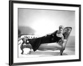 5 AGAINST THE HOUSE, 1955 directed by PHIL KARLSON with Kim Novak (b/w photo)-null-Framed Photo